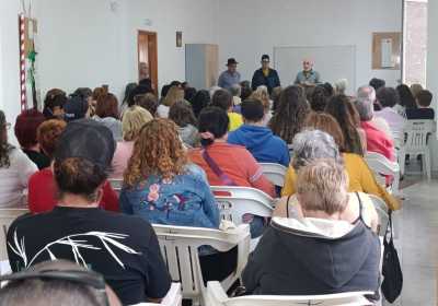 Éxito de asistencia en el taller de sahumerio y plantas medicinales del Club de Mayores de Sardina