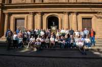 La corporación municipal de Gáldar recibe la peregrinación de la comunidad parroquial de Nuestra Señora del Carmen de La Isleta