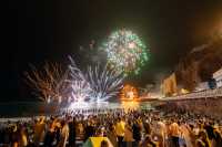 La Bahía de Sardina disfruta de una multitudinaria Noche de San Juan Marinero