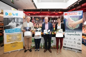 Spar Gran Canaria vuelve a colaborar en  la venta del calendario solidario de la Asociación Síndrome de Down Las Palmas