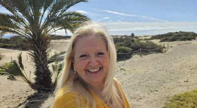 ‘Labios de Hooker’ presenta en la Biblioteca Insular sus microrrelatos llenos de erotismo