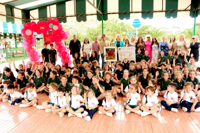 Los pequeños valientes del Canterbury de Maspalomas subastan solidaridad y arte indigenista contra el cáncer infantil