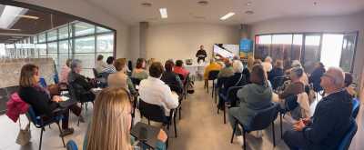 Éxito de participación en el primer taller de cocina en vivo para personas mayores en el Mercado de Guía