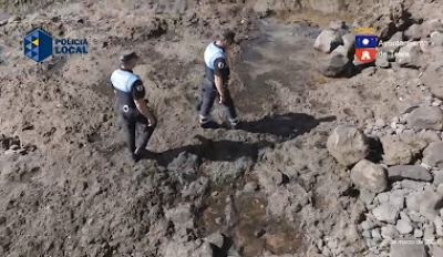 Agentes del cuerpo municipal recorren el canal de nado entre Taliarte, Melenara y Salinetas para informar y requerir a los que practican la actividad en el litoral