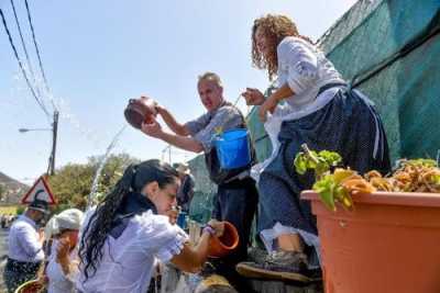 Lomo Magullo pone la guinda a sus fiestas con la Traída del Agua