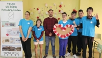 El alcalde de Telde acude a la inauguración de la tienda por San Valentín del Aula Enclave del IES Lomo La Herradura