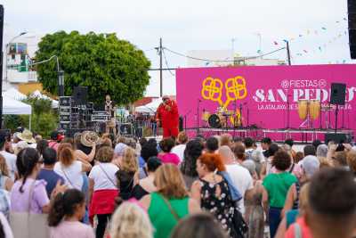 La I Feria Comercial y Deportiva cosechó un enorme éxito con cerca de un centenar de  puestos de negocios locales,  comarcales  e insulares