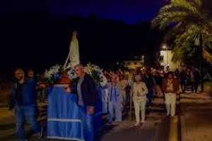 Veneguera enciende sus antorchas en honor a la Virgen de Fátima