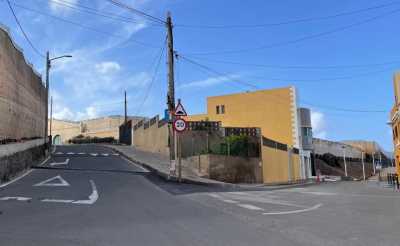 Vías y Obras ejecuta un imbornal en Caleta de Arriba para reconducir el flujo del agua de lluvia en la zona