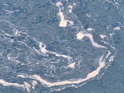 El Ayuntamiento de Telde denuncia el avance de nuevas manchas de residuos por el litoral y más peces muertos en las jaulas marinas