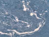 El Ayuntamiento de Telde denuncia el avance de nuevas manchas de residuos por el litoral y más peces muertos en las jaulas marinas