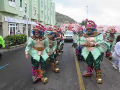 Guía vivió hoy un espectacular Carnaval en Familia con una Gran Cabalgata y más de diez horas de música en la Plaza Grande