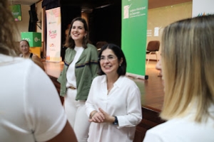 Carolina Darías da el pistoletazo de salida del Tour Universo Mujer con la inauguración del Foro