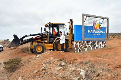 El Ayuntamiento adecenta la subida del Lomo de Maspalomas al Cementerio