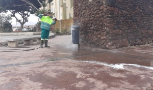 Limpieza Viaria lleva a cabo una jornada intensiva en Lomo Las Brujas