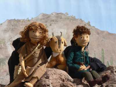 La compañía Entretíteres reúne a niñas y niños en torno a la historia de Canarias