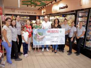 Spar Gran Canaria entrega 1.500€ a Cáritas Agüimes por la venta de las pulseras solidarias de la Vará del Pescao