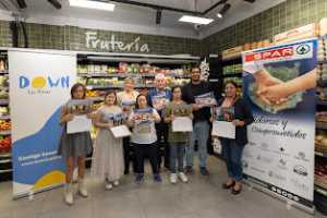 Spar Gran Canaria cumple cuatro años apoyando a la Asociación Síndrome de Down Las Palmas con la venta del Calendario Solidario