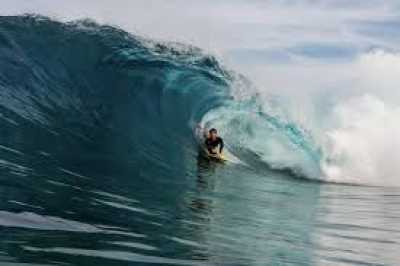 El campeón mundial de ‘bodyboard’ comparte su largo camino hacia el triunfo mientras estudiaba una carrera