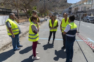 En marcha la rehabilitación del paseo  de la playa de Mogán y calles aledañas