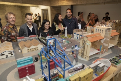 La alcaldesa visita la exposición de La Isleta en miniatura