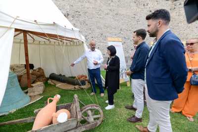 La alcaldesa inaugura la exposición «1599. Annus Ignis» en el Castillo de La Luz