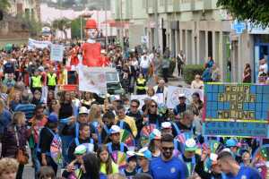 Alegría, colorido y fantasía inundaron hoy las calles de Guía en la Gran Cabalgata  Escolar de Carnaval